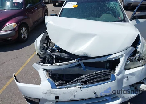 2015 Nissan Altima 2.5/2.5 S/2.5 Sl/2.5 Sv z USA, uszkodzony, nr VIN 1N4AL3AP7FN896470